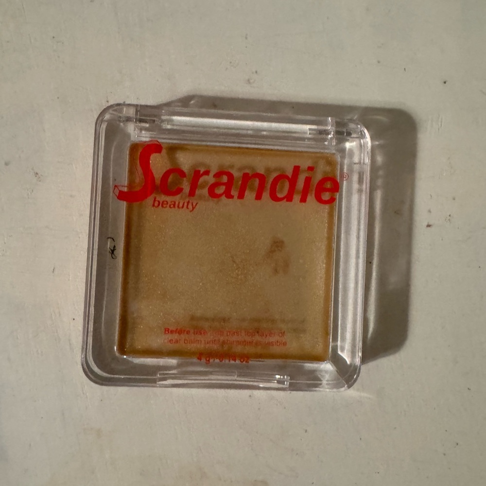 Scrandie Beauty hide n sleek reflective concealer base